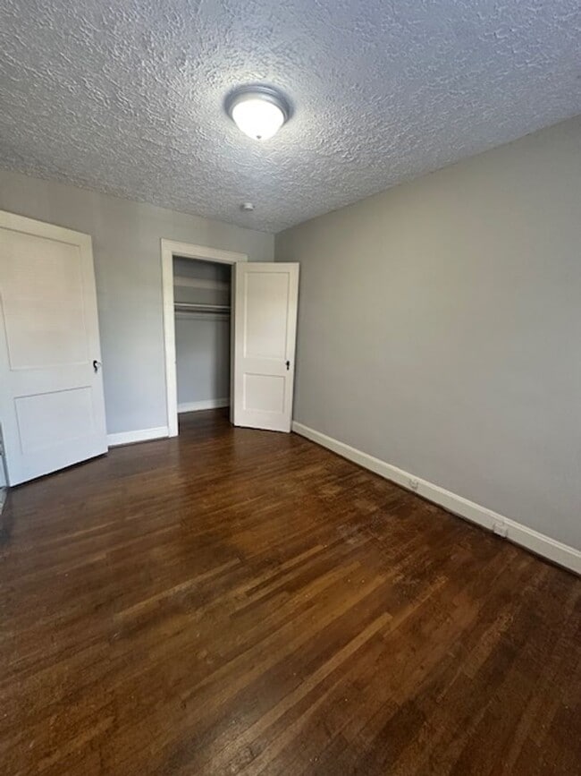 Photo - Large Grandview 1 Bedroom. Unit 1164-C