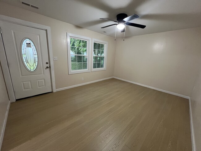 Photo - 1821 Freeport Rd NW