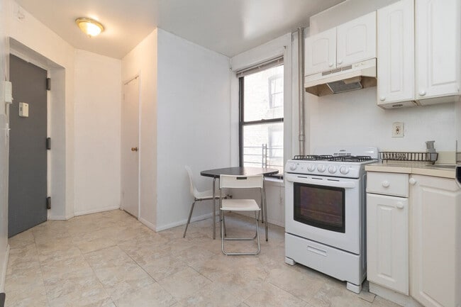 Building Photo - 316 E 96th St Rental