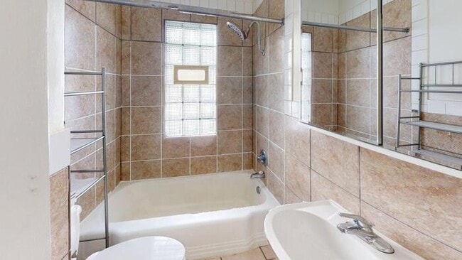 Photo - 411 W Bowen Ave