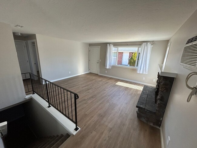 Building Photo - 323 E Wabash Ave Unit 323