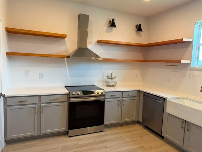 1221 Priory Cir