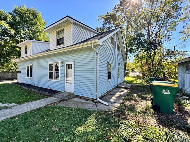 Photo - 834 E Cross St