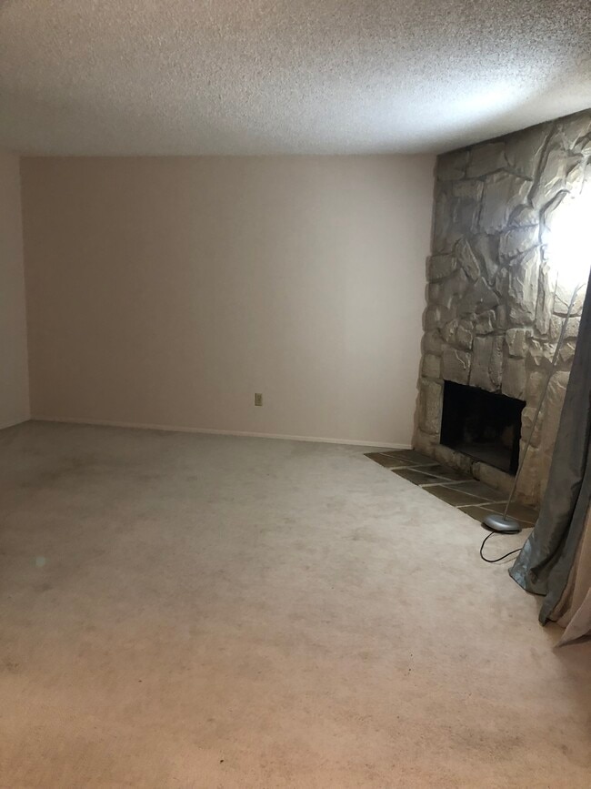 Fire place - 12515 NE 145th Pl Unit Condo D123