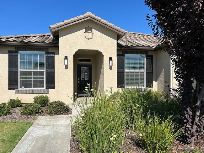 Photo - Beautiful 4 Bedroom 2 Bathroom Home in SE Visalia with Solar and Yard Care!
