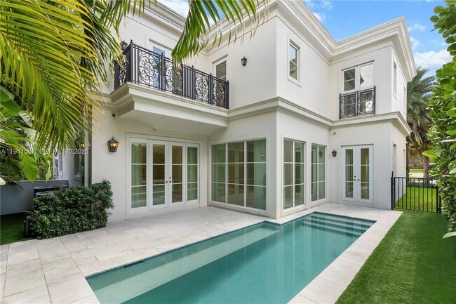 Building Photo - 315 Santander Ave