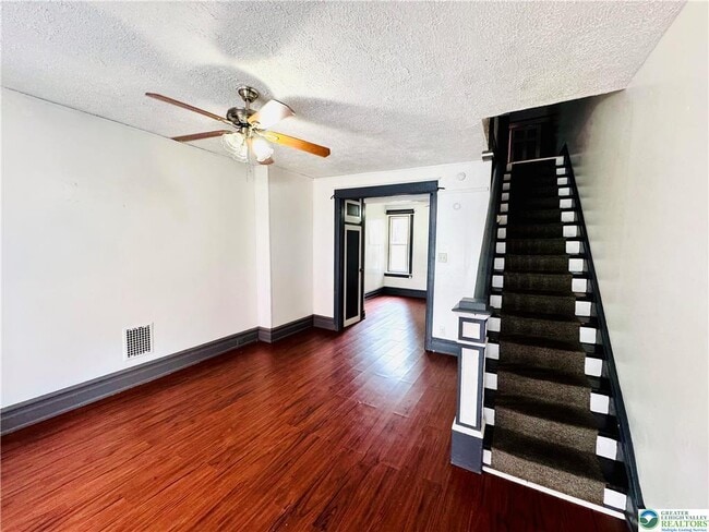 Photo - 637 N Penn St