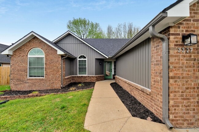 Photo - 3 Bed 2 Bath home Just Mins Away from Lake Fayetteville and I-49