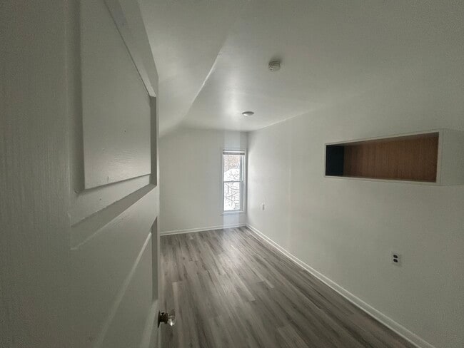 Photo - 421 W Bond St