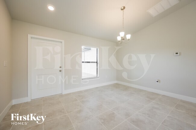 Photo - 915 Plumosa Ave