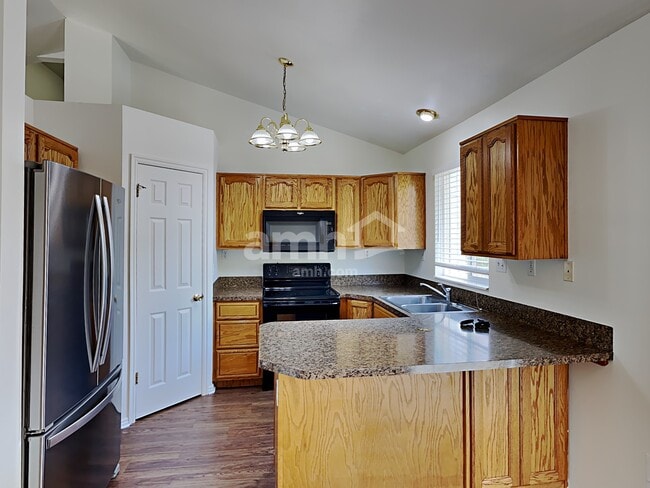 Photo - 923 Canfield Dr