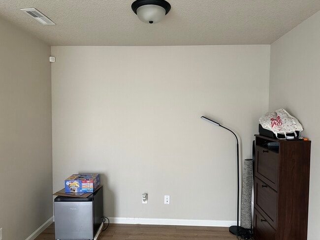 Sala de estar del primer piso (la tuya) - 6992 SE Frasier Ln