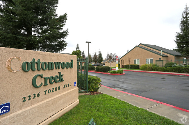 Cottonwood Creek - Cottonwood Creek Apartments
