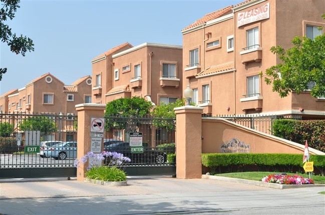 Photo - 115 E Broadway