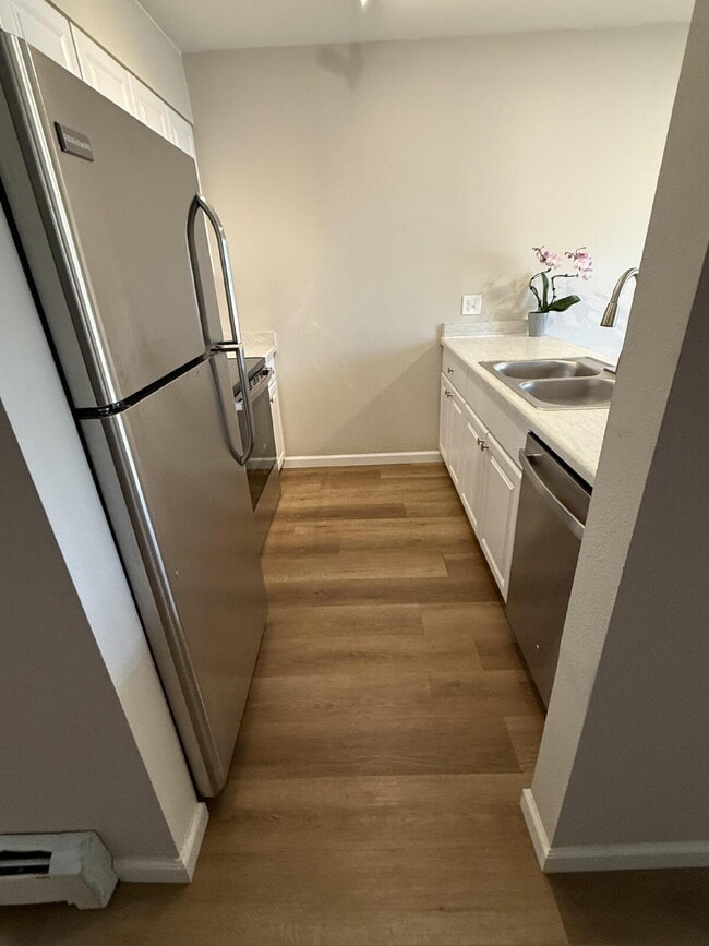 Photo - 1bd/1ba condo on 1st floor with pool access Unit D416