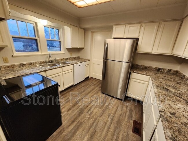 Photo - 1700 Blaine Ave