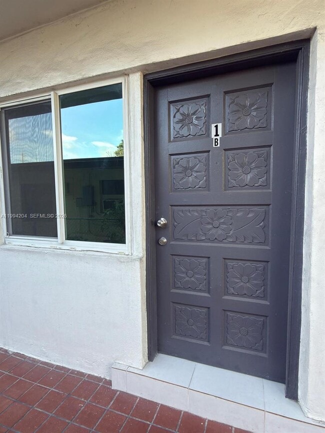 Building Photo - 2622 NW 24th St Unit 1B