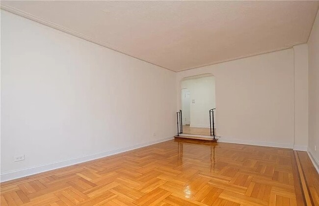 Photo - 2685 Creston Ave Unidad 2E