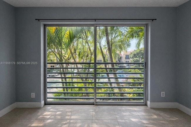 Building Photo - 5332 NE 6th Ave Unit G12