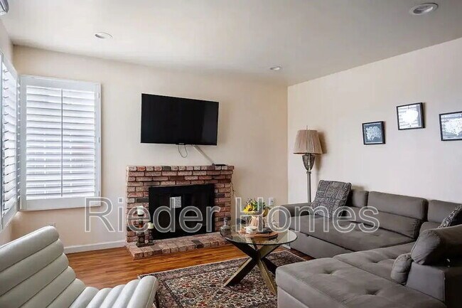 Photo - 4435 Summer Dr Unit Room 3