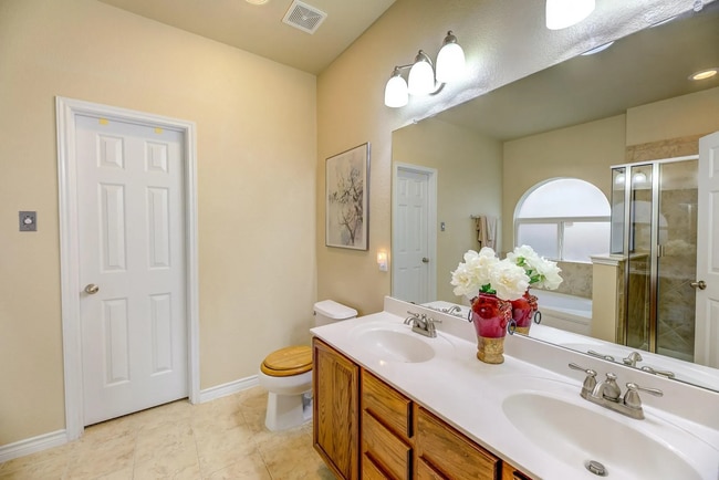 Photo - 2409 Creek Villas Dr