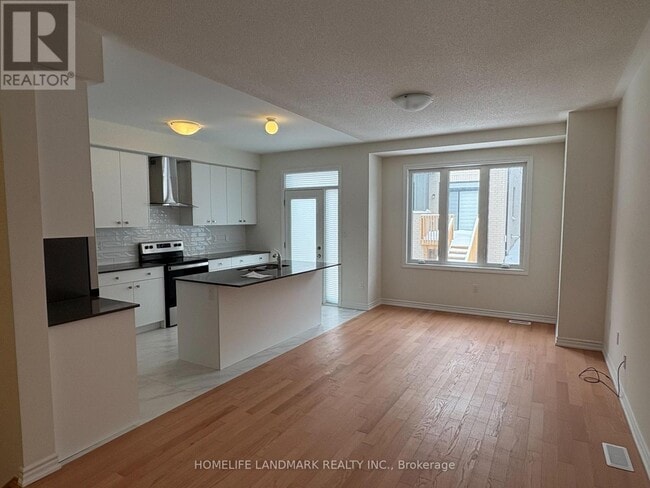 Photo - 2924 Nakina St