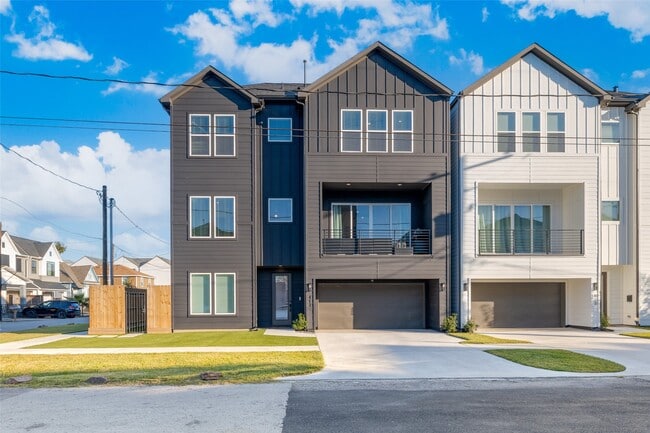 Building Photo - 412 N Nagle St