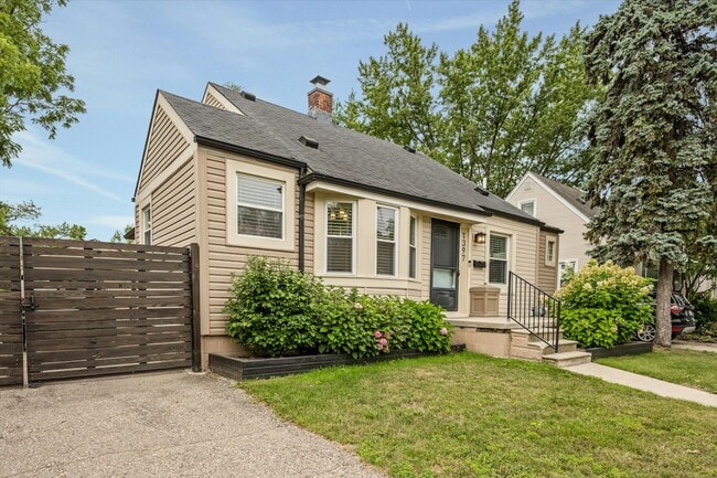 Building Photo - 1397 Leroy St