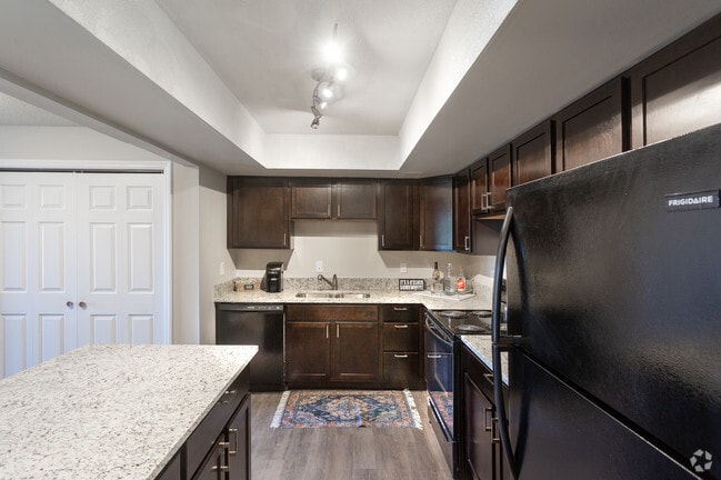 2HAB, 2BA - 1000 ft² - Edgewater Apartments