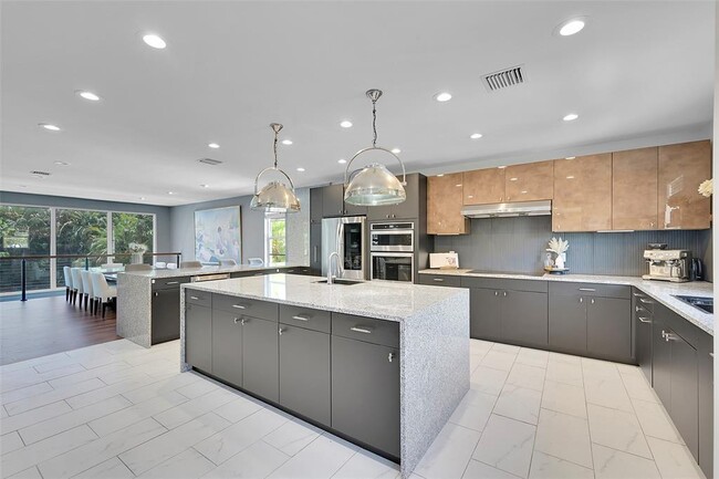 Photo - 640 NE 17th Way