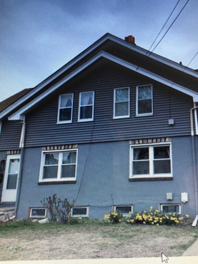 Building Photo - 121 Maple St Unit 121