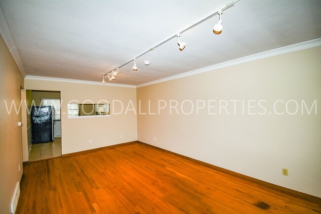 Photo - 2 Bedroom 1 Bath duplex home in Windsor He...