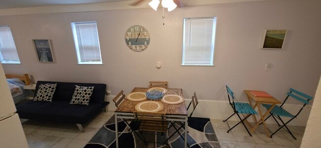 Building Photo - 1915 Avenue O 1/2 Unit A