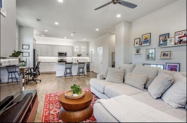 Photo - 5073 Gaston Ave