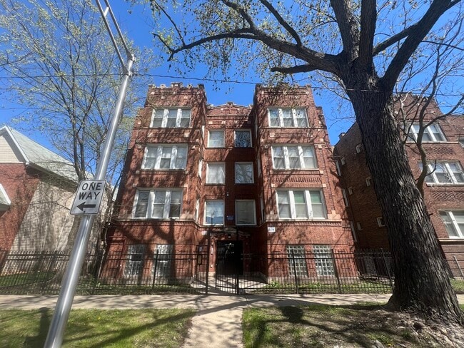 Photo - 1416 E 68th St House