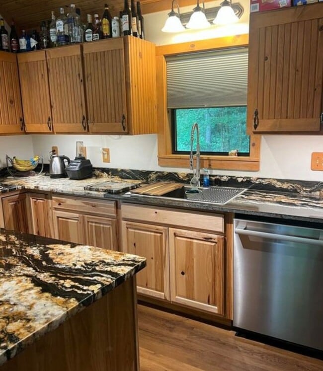 Photo - 3 bedroom 1.5 bath Cabin in the woods for ...