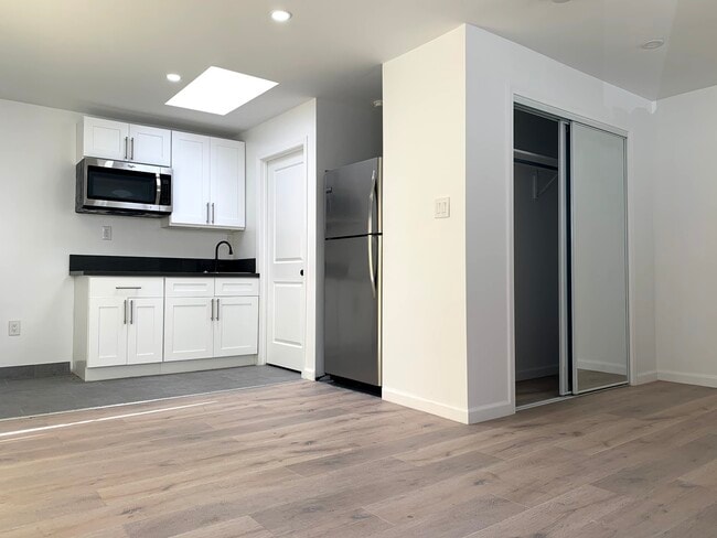 6729 Amigo Ave Unit B