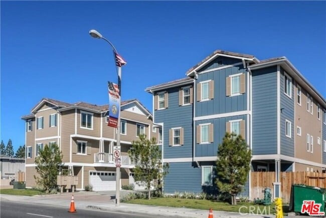 Building Photo - 9559 Firestone Blvd