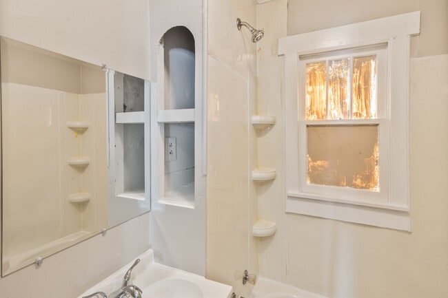 Photo - 403 McKenna St