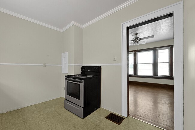 Photo - 457 Alden Ave