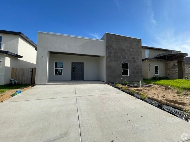 Building Photo - 5521 Conroe St Rental