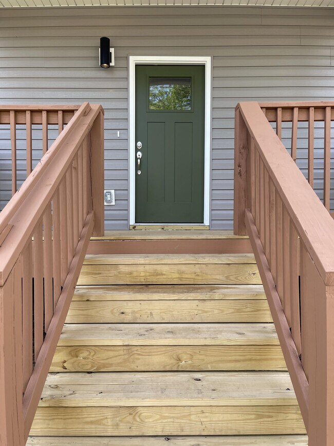 Building Photo - 1922 S Watkins St