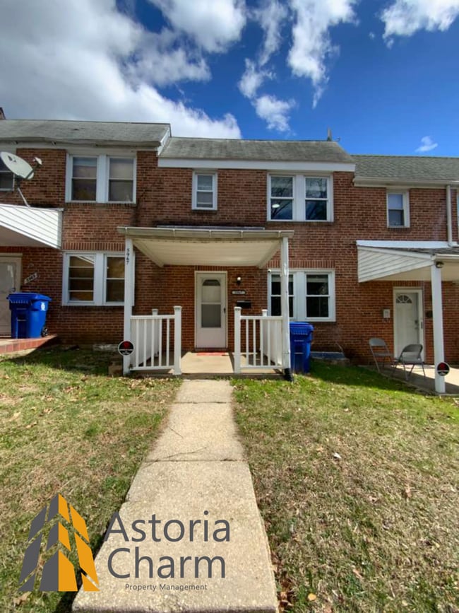 Photo - 3 Bedroom Home with Den and Fenced Yard in Quiet Neighborhood