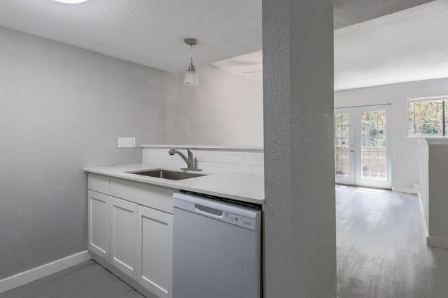 Photo - 1600 West Ave Unit 6