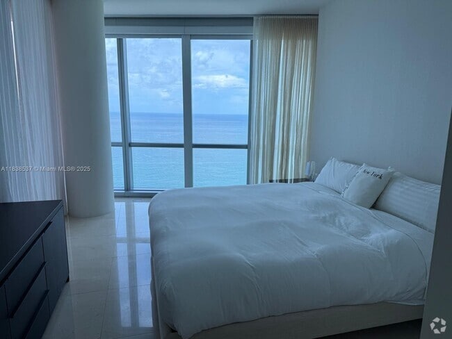 Building Photo - 17121 Collins Ave Unit 3506 Rental