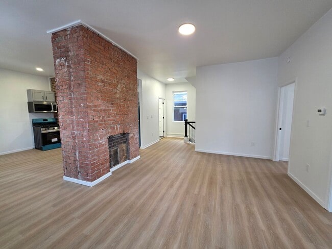 Photo - Fully Updated 4 bedroom 2 bathroom Apartment for rent in the Northside!