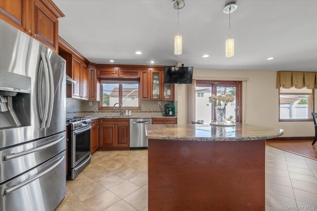 2 Benmor Ct