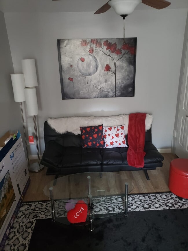 Photo - 735 W 19th St Unidad 3