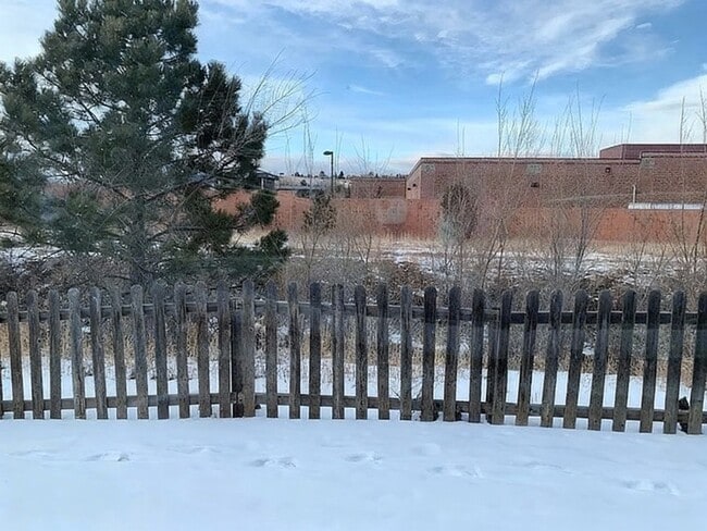 Photo - Cozy 2 bedroom Townhouse in Cheyenne Mountain with VIEWS of mountains