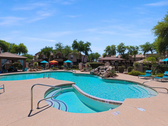 Pool and Spa - Sonoma Ridge Apartments